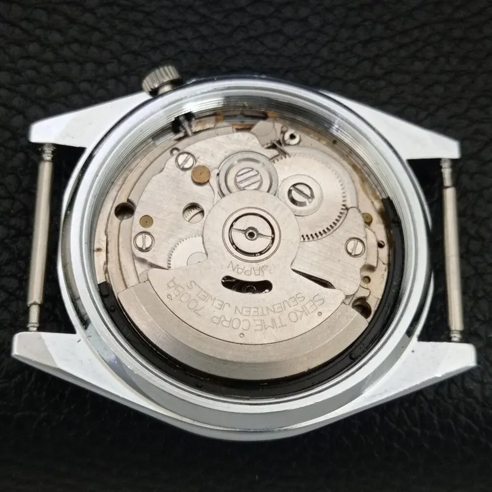 Vintage 1974 Seiko Automatic Mens Silver Watch W/daydate & Silver accents